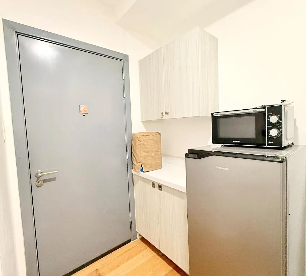 Studio Unit Staycation Near Rockwell Mandaluyong Free Pool Access Manila Philippines