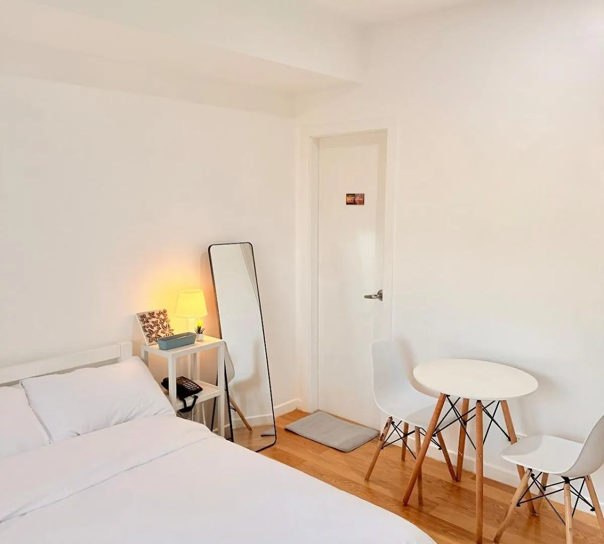 Studio Unit Staycation Near Rockwell Mandaluyong Free Pool Access Manila Philippines