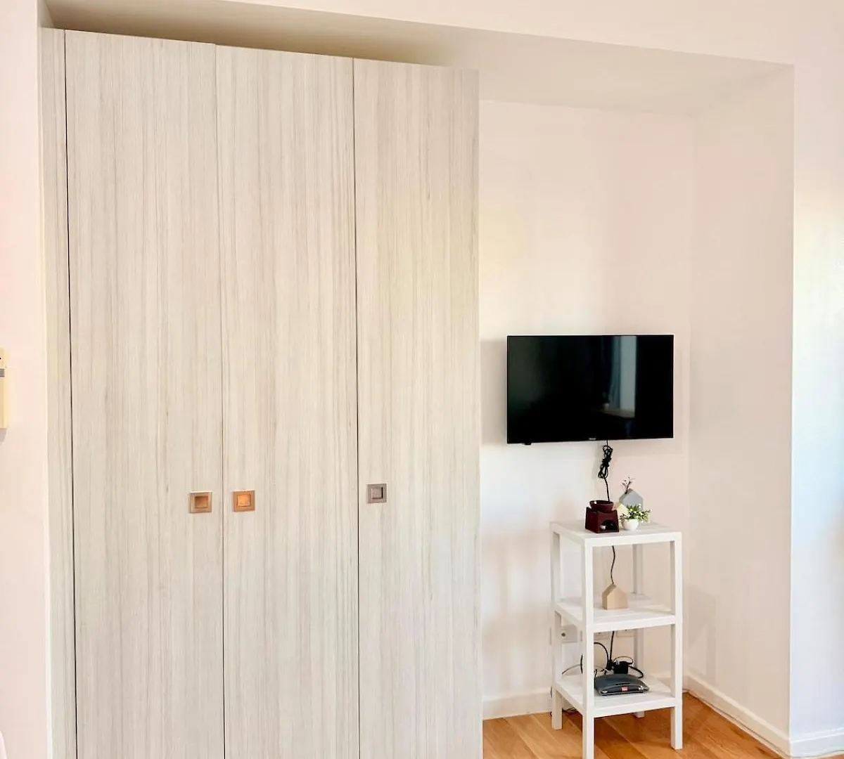 Studio Unit Staycation Near Rockwell Mandaluyong Free Pool Access Manila 0*,  Philippines