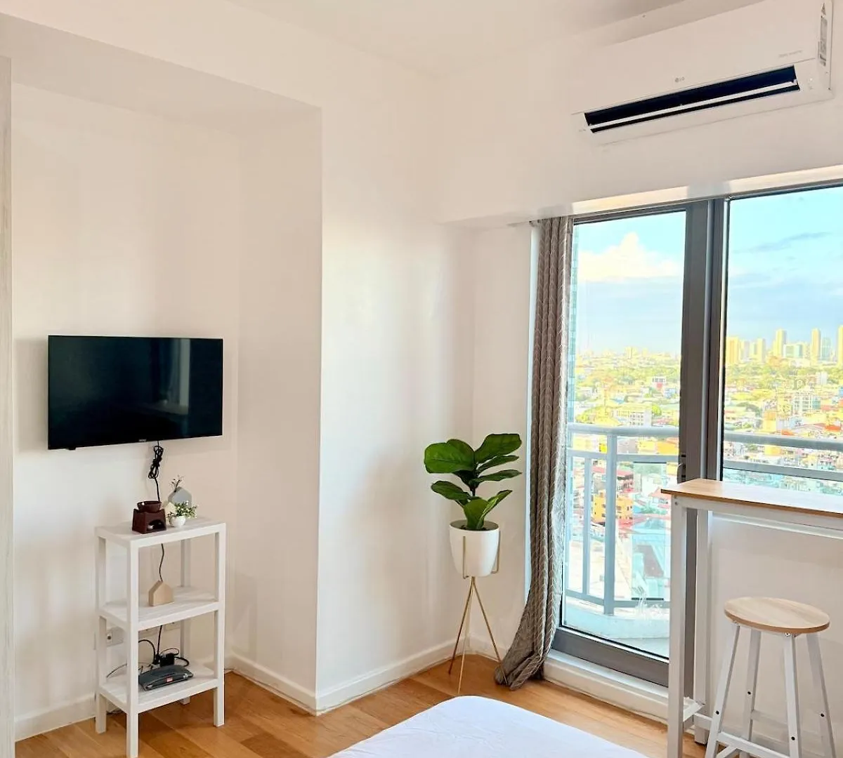 Apartment Studio Unit Staycation Near Rockwell Mandaluyong Free Pool Access Manila Philippines